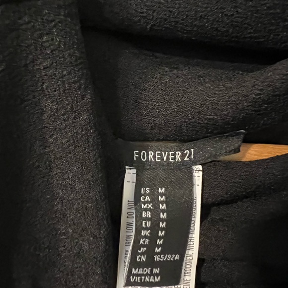 Forever 21 Black Cowl Beck Crop BNWT - Picture 3 of 4